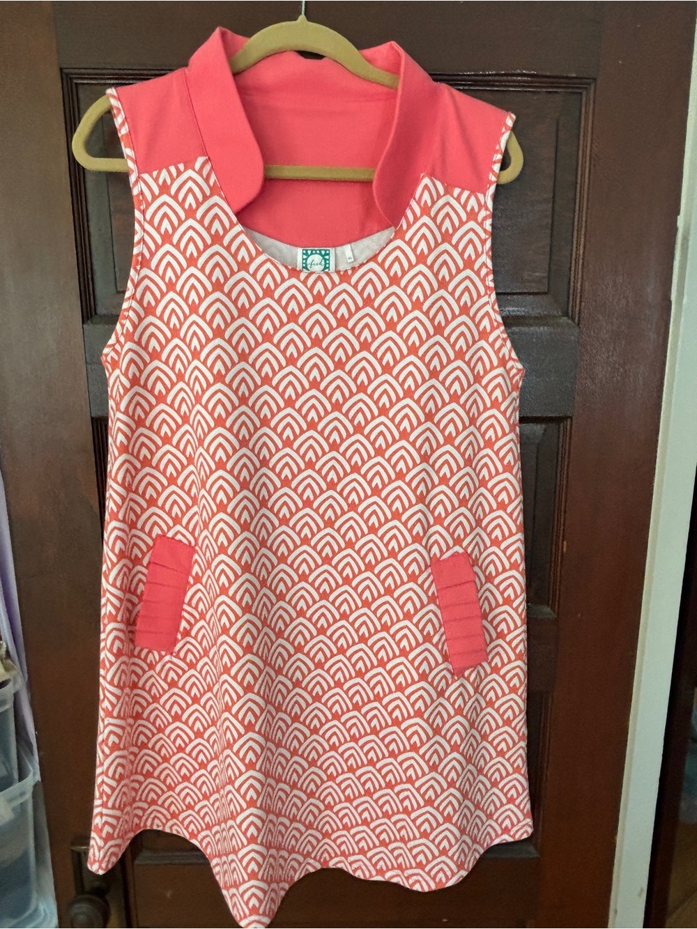 Sleeveless Coral Patterned Mini Dress with Contrast Collar